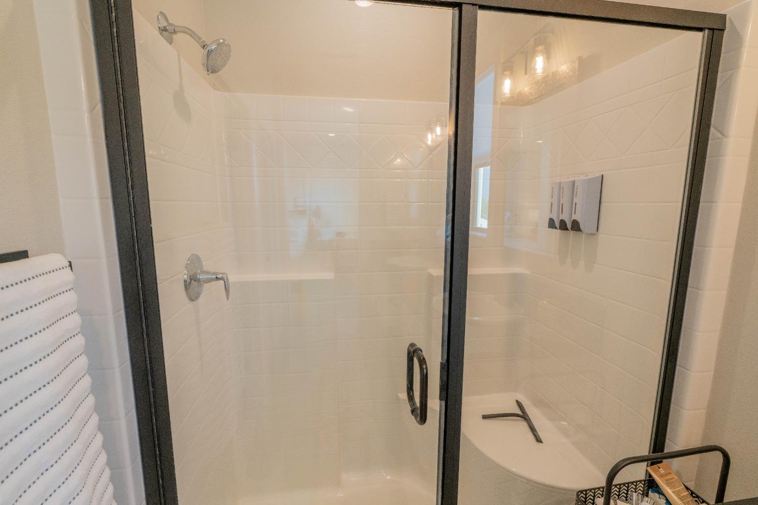 748 Ridgebank Ave, Madera, CA 93636