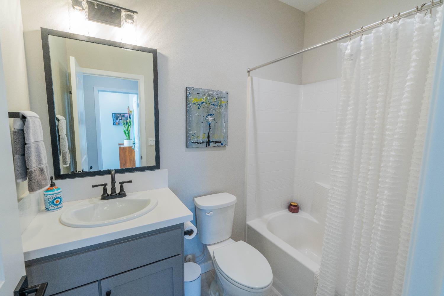 748 Ridgebank Ave, Madera, CA 93636