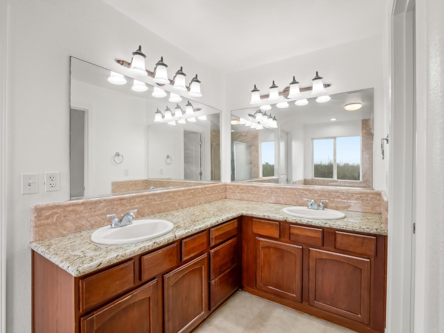 257 S Lead Ave, Fresno, CA 93706