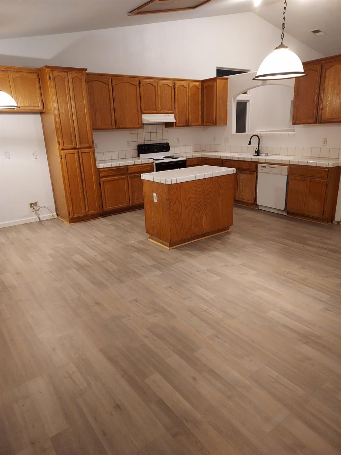 5448 E Kaviland Ave, Fresno, CA 93727