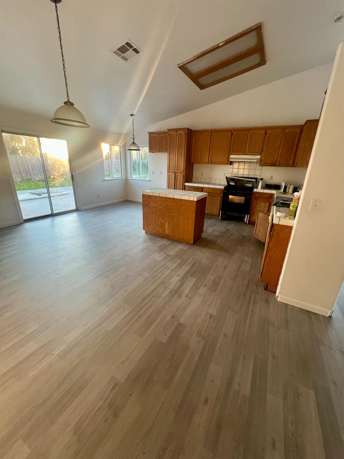 5448 E Kaviland Ave, Fresno, CA 93727