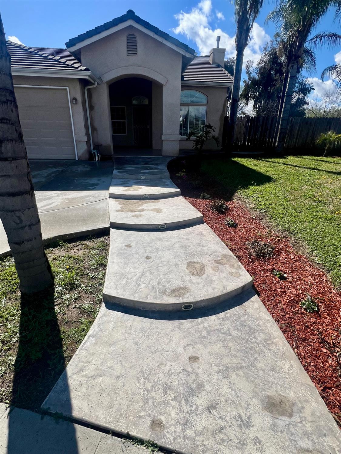 5448 E Kaviland Ave, Fresno, CA 93727