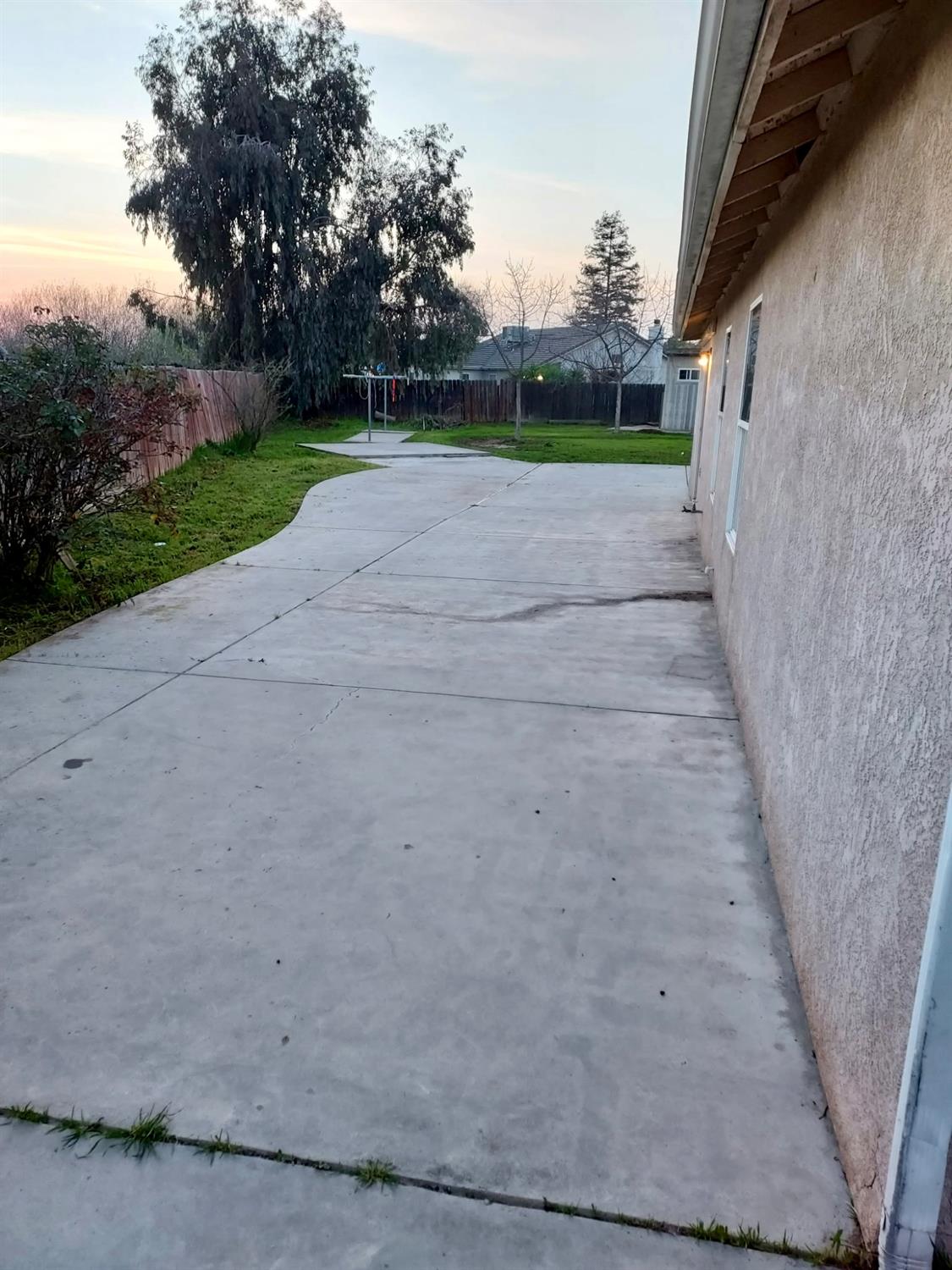 5448 E Kaviland Ave, Fresno, CA 93727