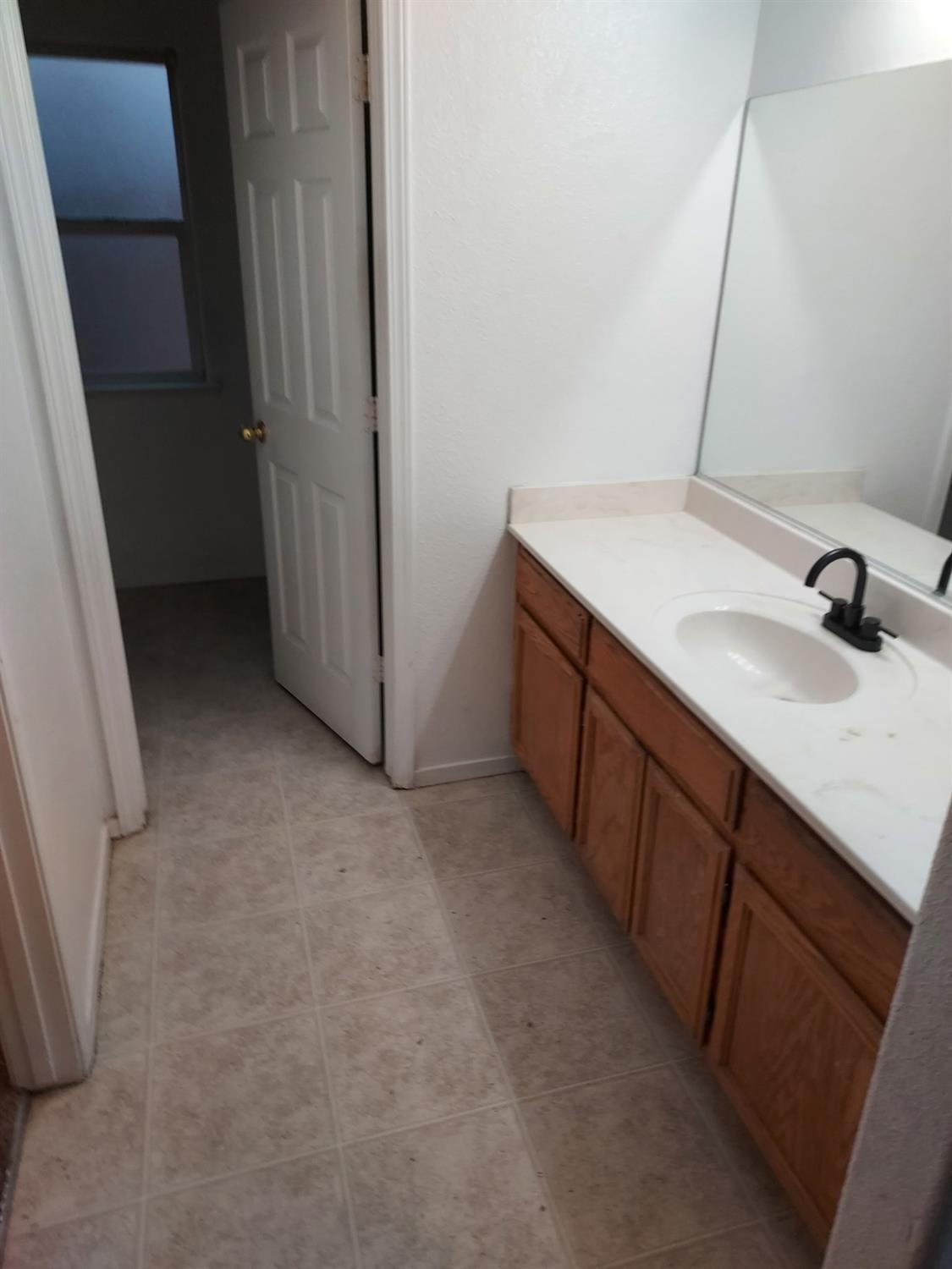 5448 E Kaviland Ave, Fresno, CA 93727