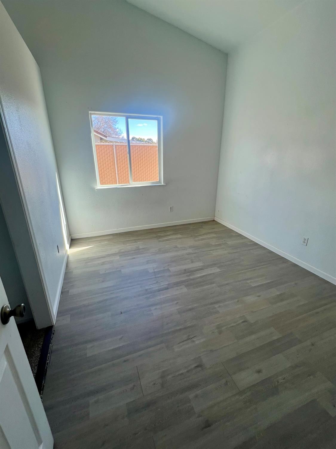 5448 E Kaviland Ave, Fresno, CA 93727