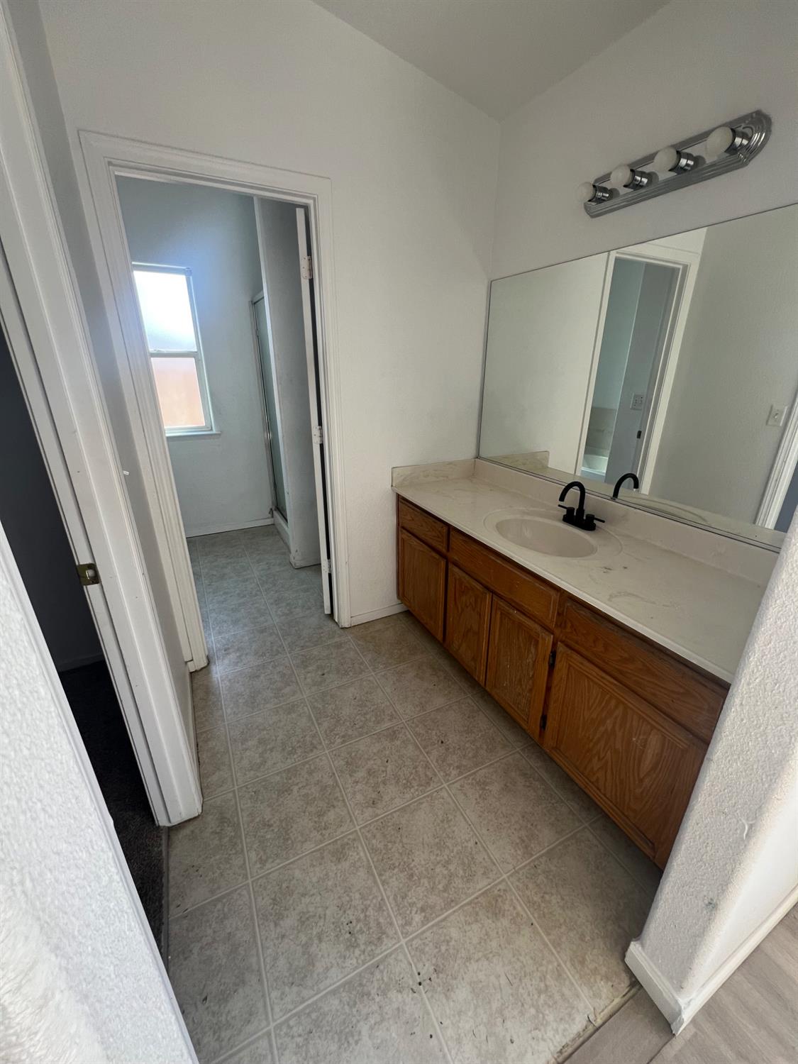 5448 E Kaviland Ave, Fresno, CA 93727