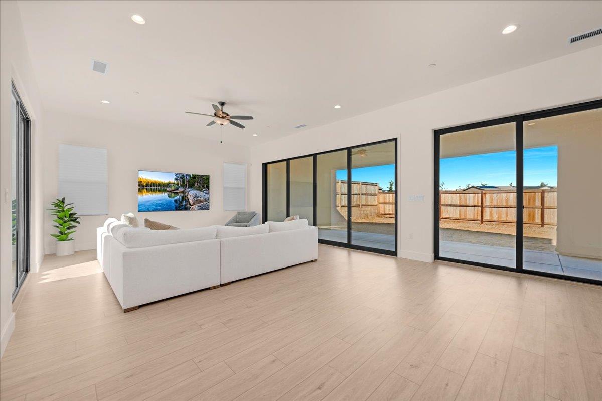 1023 Beaver Pond Loop, Madera, CA 93636