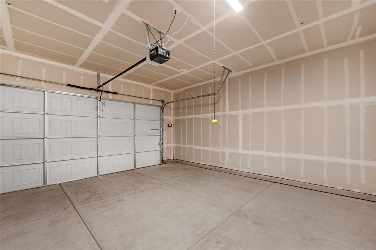 1023 Beaver Pond Loop, Madera, CA 93636