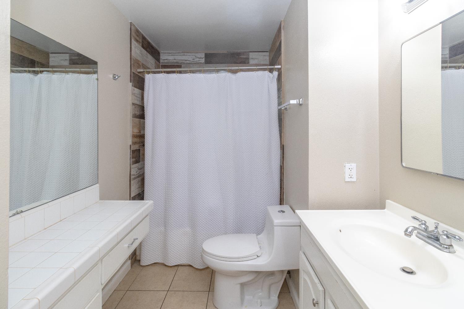 2333 E Austin Way, Fresno, CA 93726