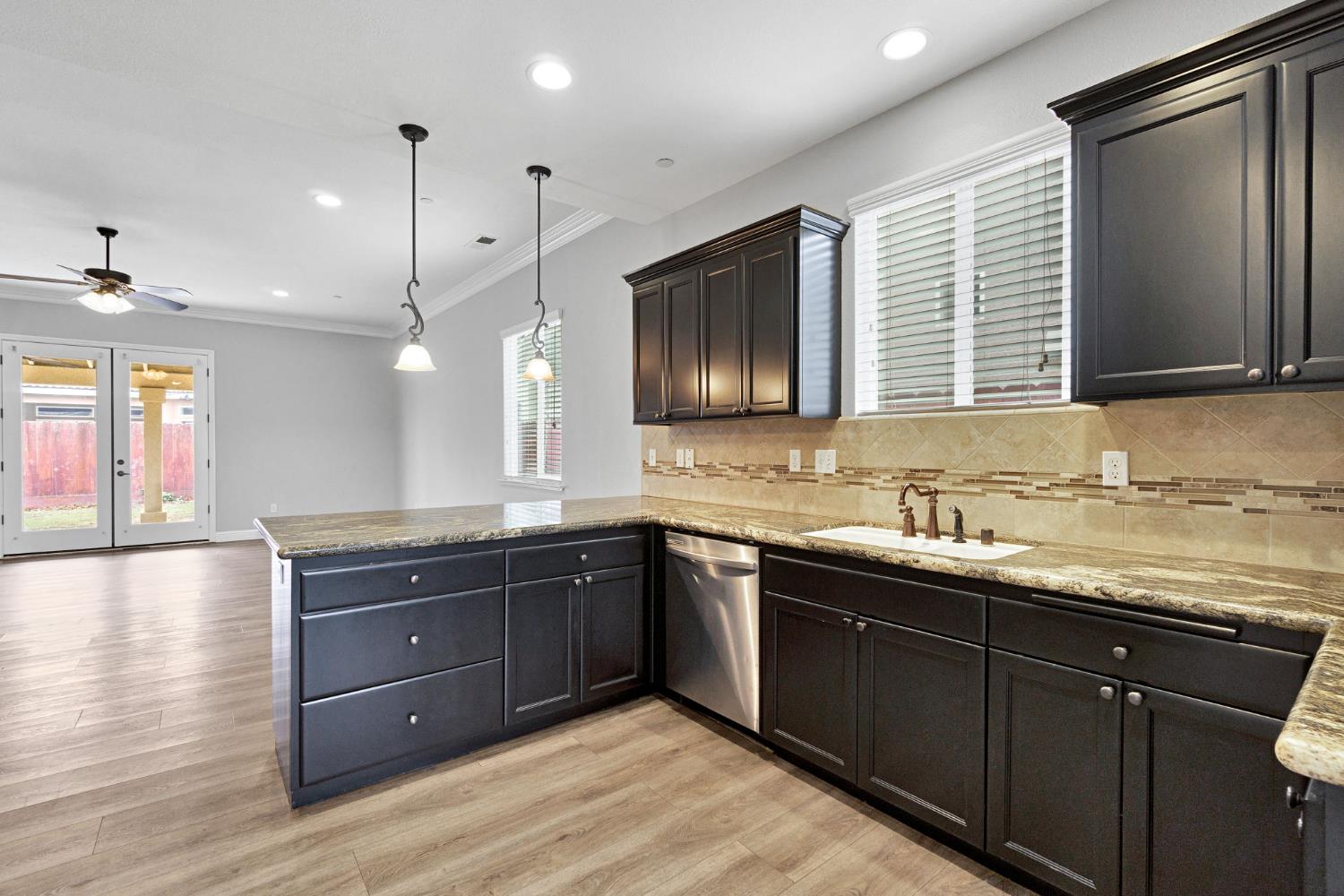 798 S Michelle, Kerman, CA 93630