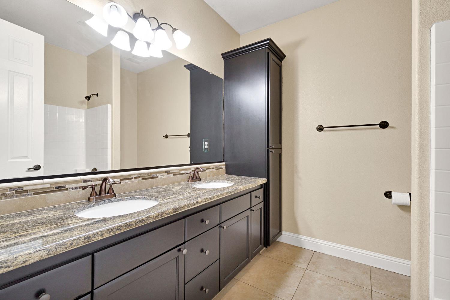 798 S Michelle, Kerman, CA 93630