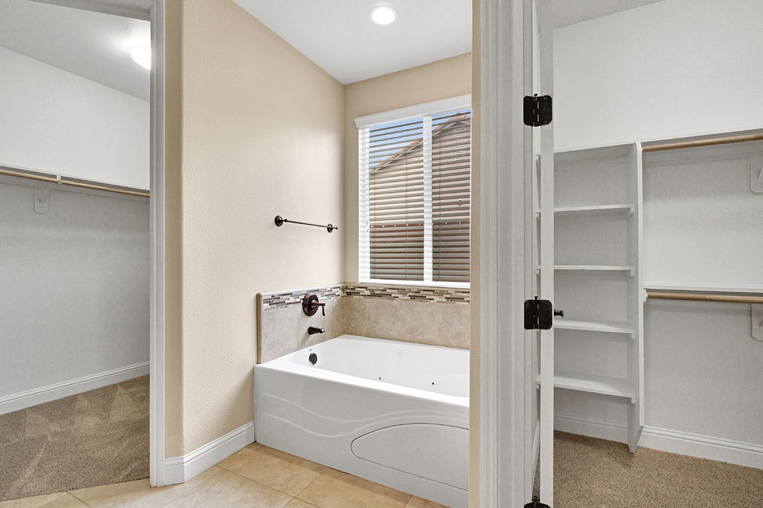 798 S Michelle, Kerman, CA 93630