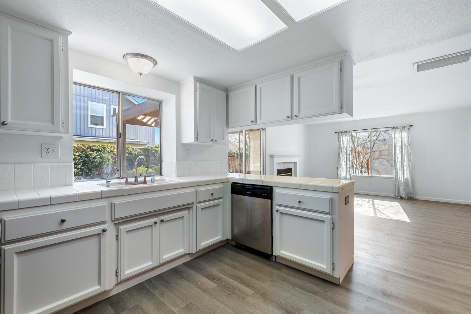 7396 N Price Ave, Fresno, CA 93720