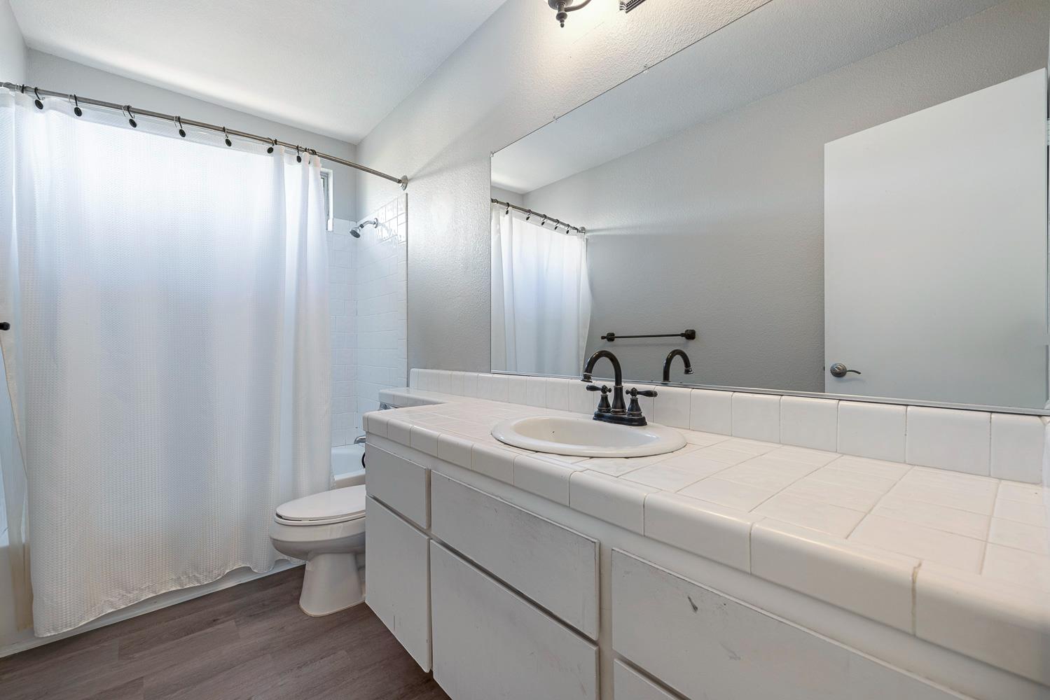 7396 N Price Ave, Fresno, CA 93720