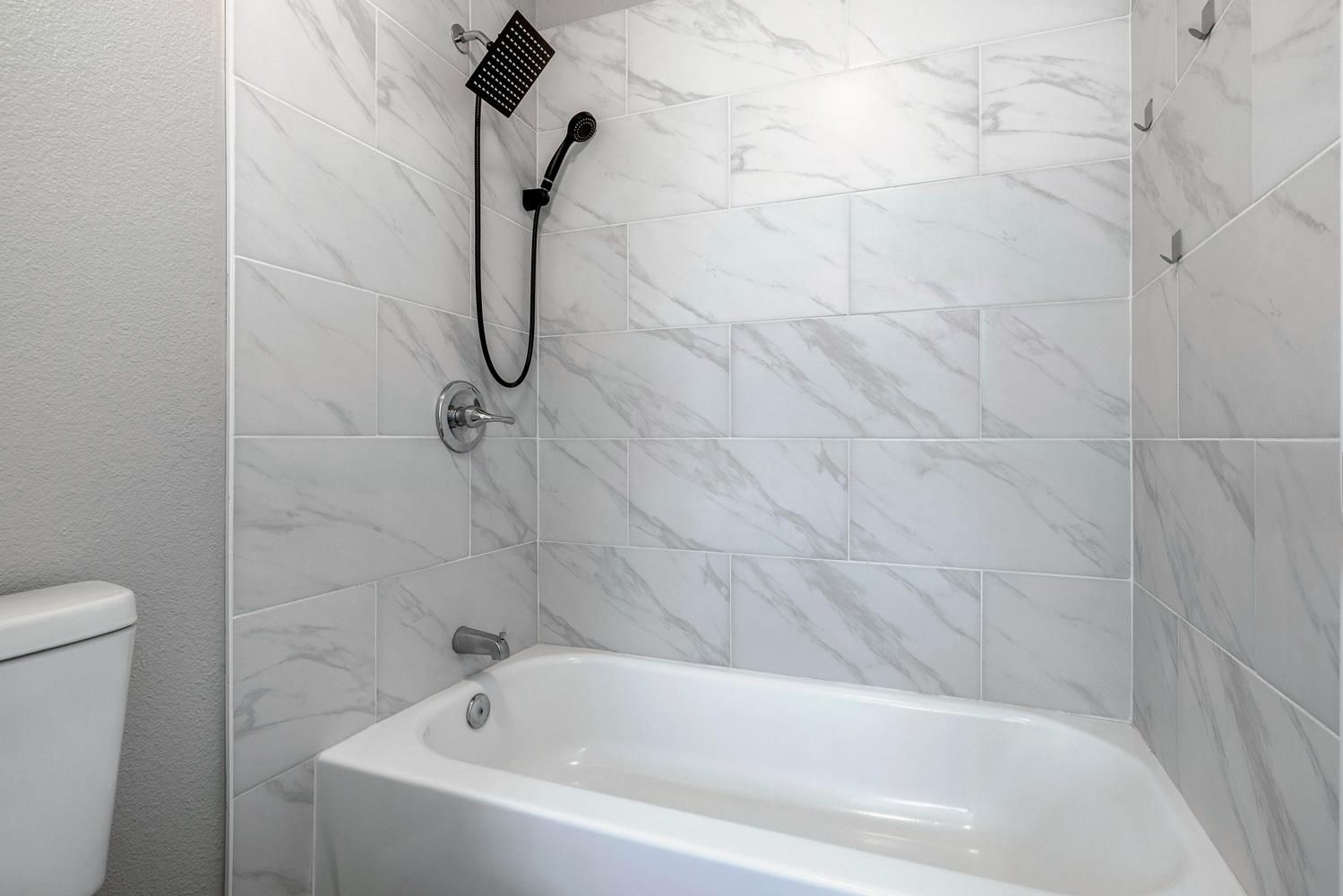 7396 N Price Ave, Fresno, CA 93720