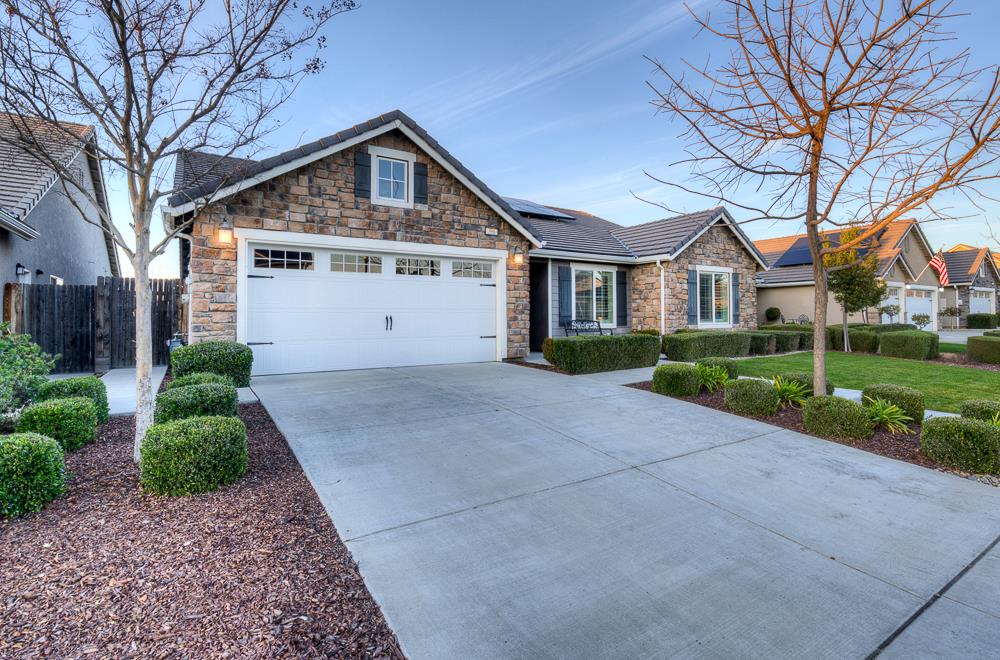 391 Maclure Ave W, Madera, CA 93636