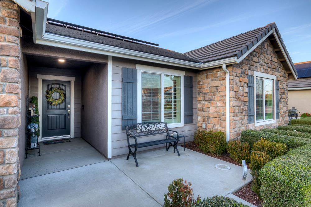 391 Maclure Ave W, Madera, CA 93636