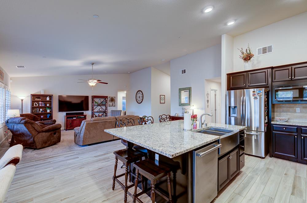 391 Maclure Ave W, Madera, CA 93636