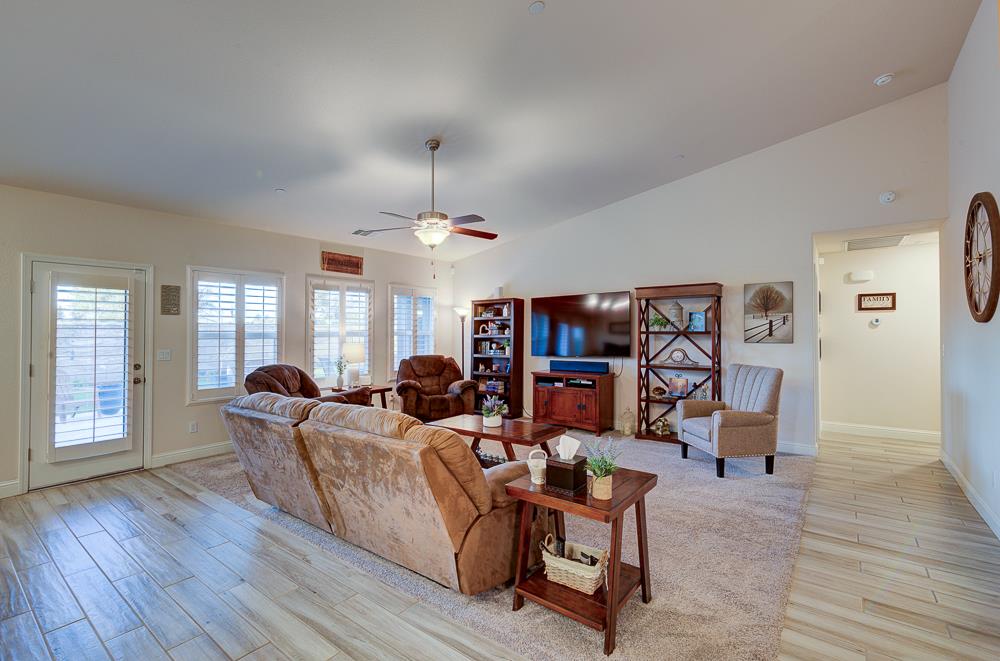 391 Maclure Ave W, Madera, CA 93636