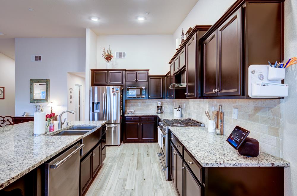 391 Maclure Ave W, Madera, CA 93636