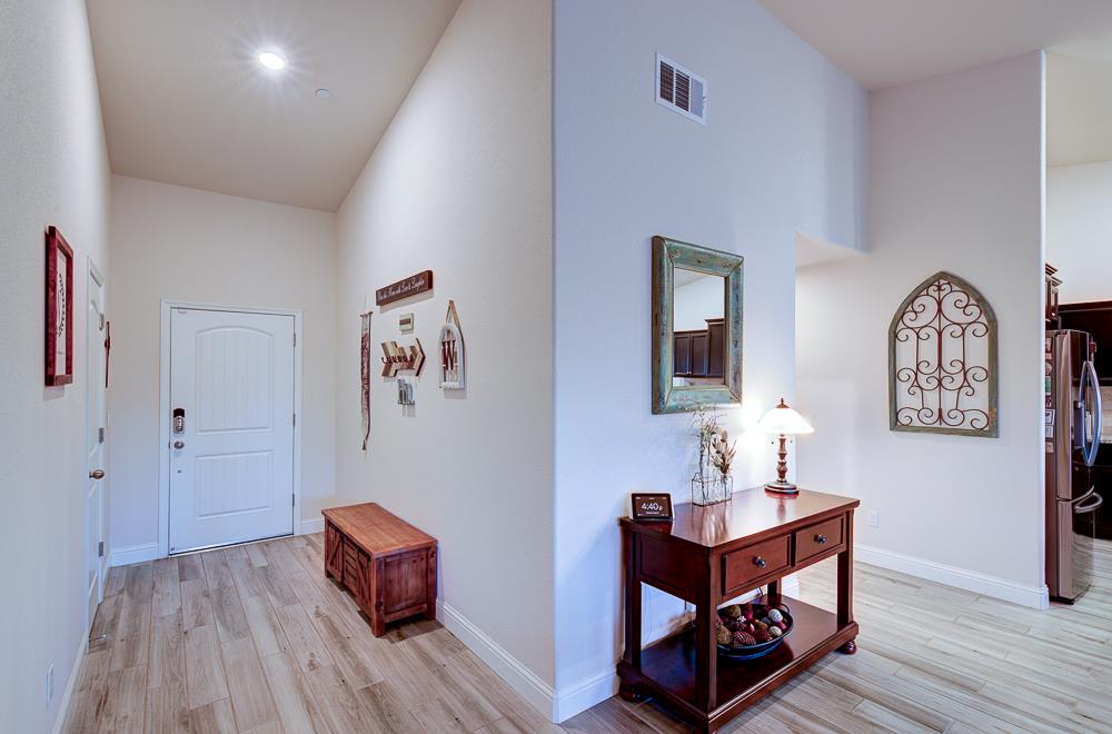 391 Maclure Ave W, Madera, CA 93636