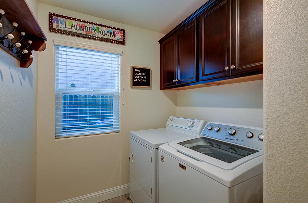 391 Maclure Ave W, Madera, CA 93636