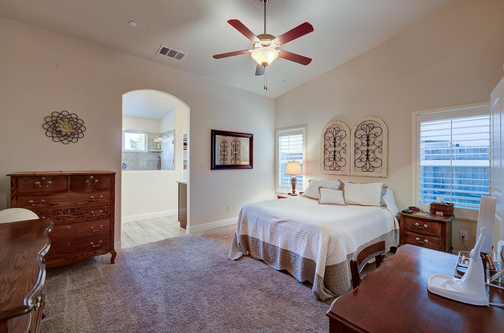 391 Maclure Ave W, Madera, CA 93636