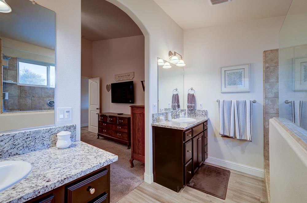 391 Maclure Ave W, Madera, CA 93636