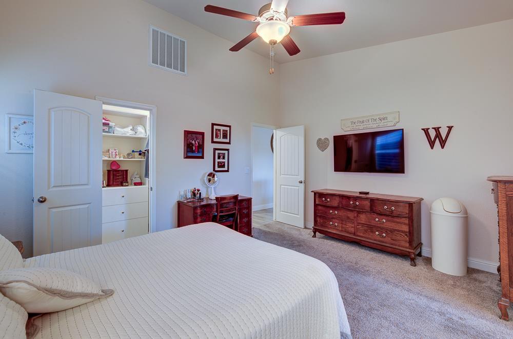 391 Maclure Ave W, Madera, CA 93636