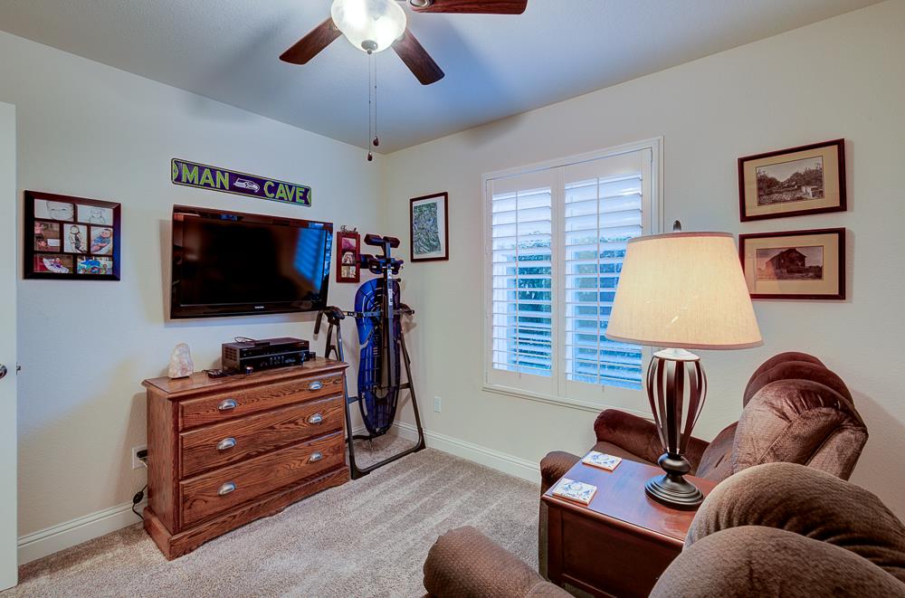 391 Maclure Ave W, Madera, CA 93636