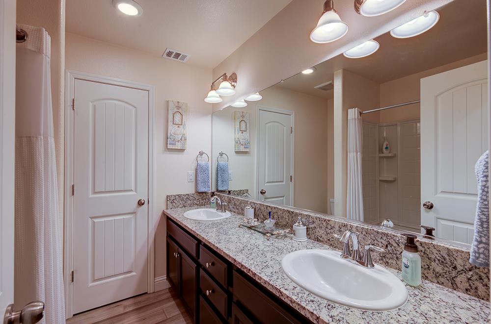 391 Maclure Ave W, Madera, CA 93636