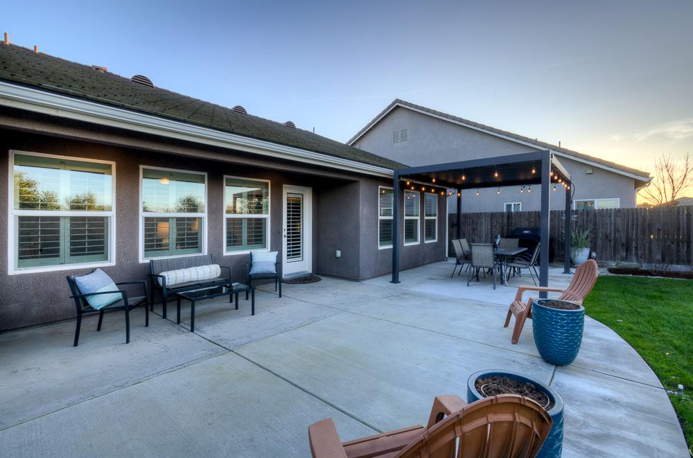 391 Maclure Ave W, Madera, CA 93636