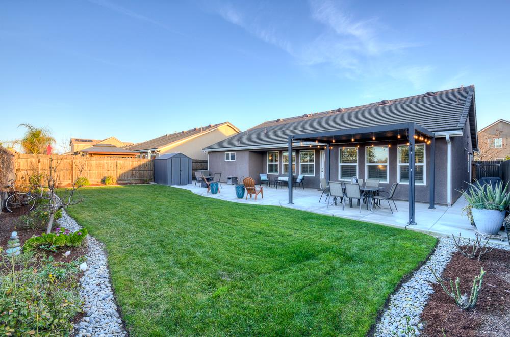 391 Maclure Ave W, Madera, CA 93636