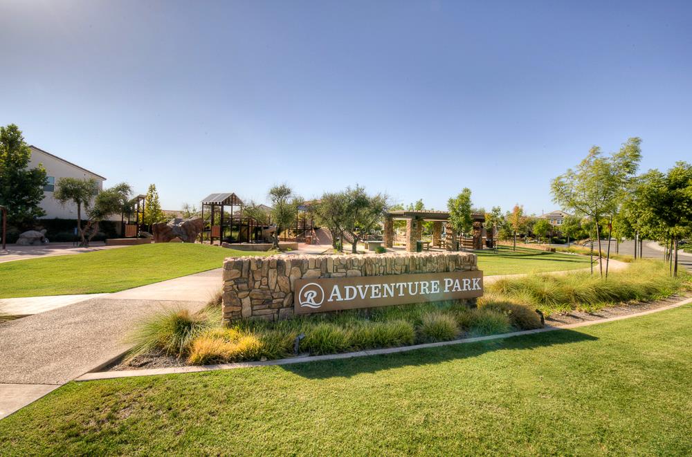 391 Maclure Ave W, Madera, CA 93636