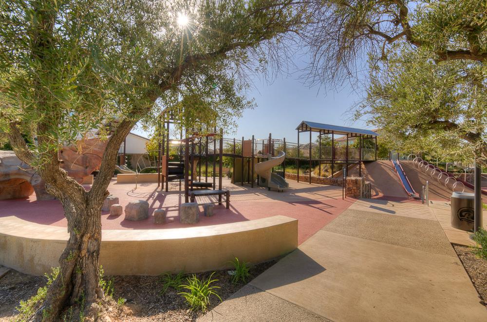 391 Maclure Ave W, Madera, CA 93636