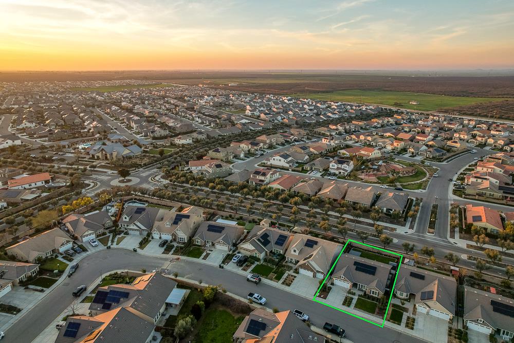 391 Maclure Ave W, Madera, CA 93636