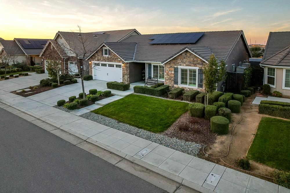 391 Maclure Ave W, Madera, CA 93636