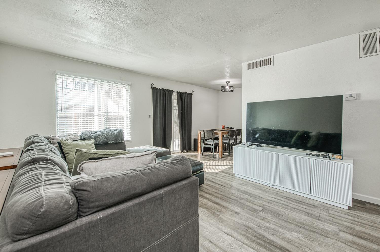 4929 N Winery Cir #110, Fresno, CA 93726