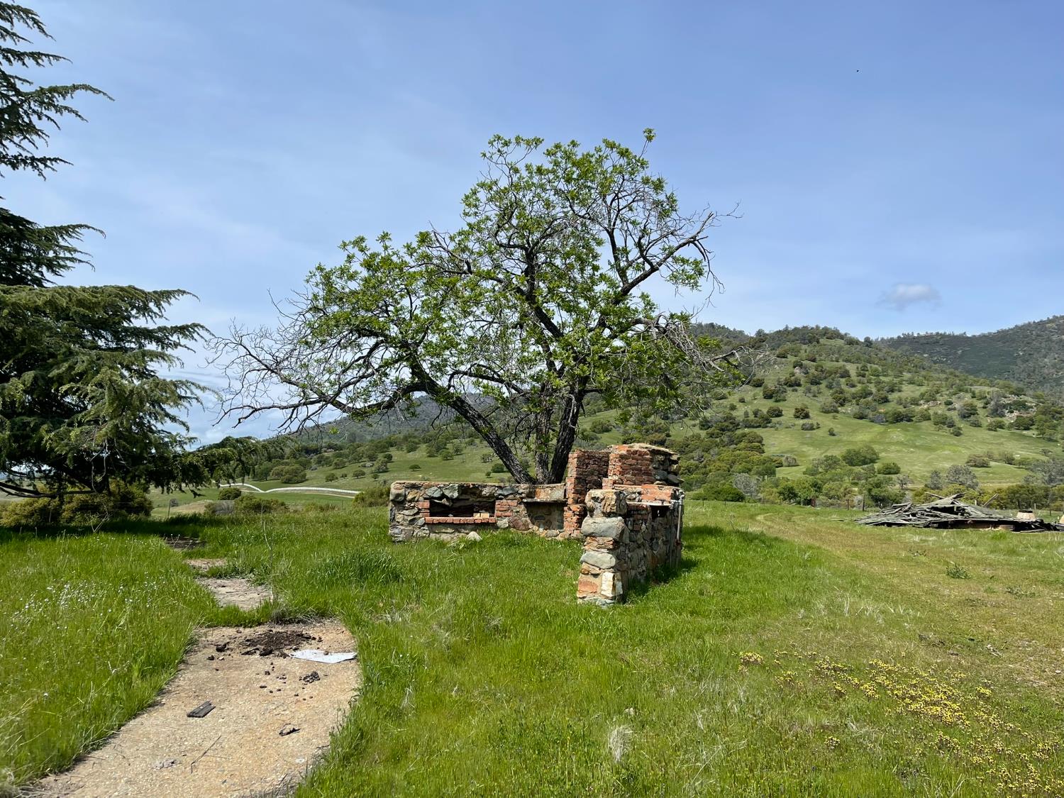 5877 State Hwy 49 North, Mariposa, CA 95338