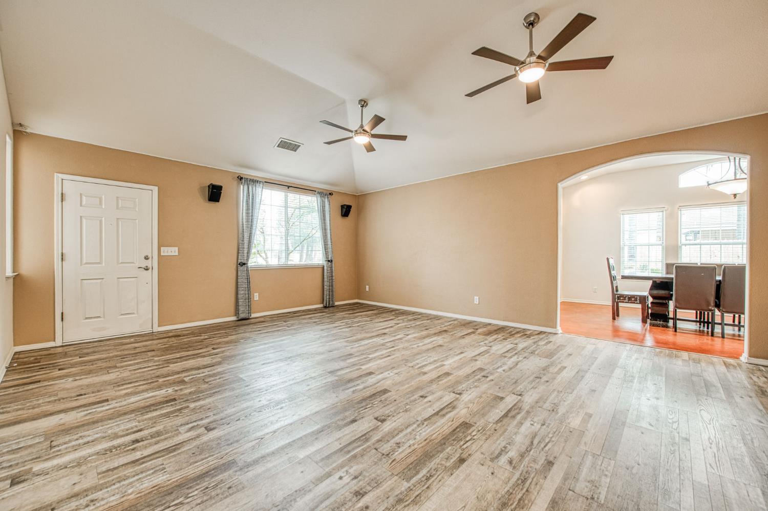 2480 Alamos Ave, Clovis, CA 93611