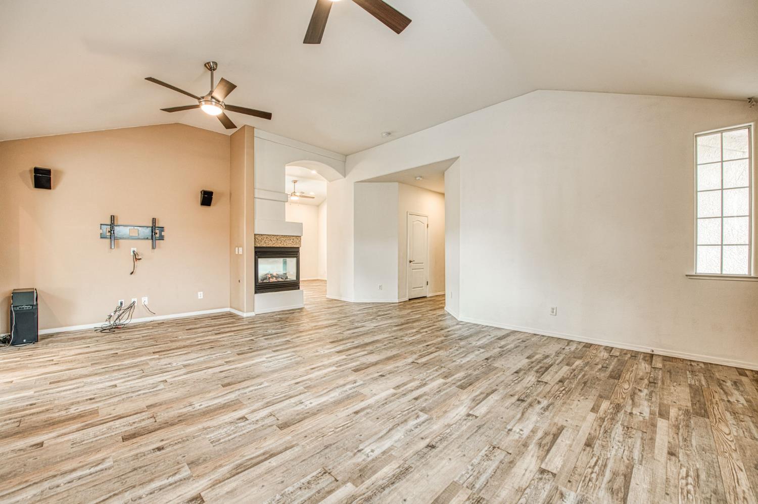 2480 Alamos Ave, Clovis, CA 93611