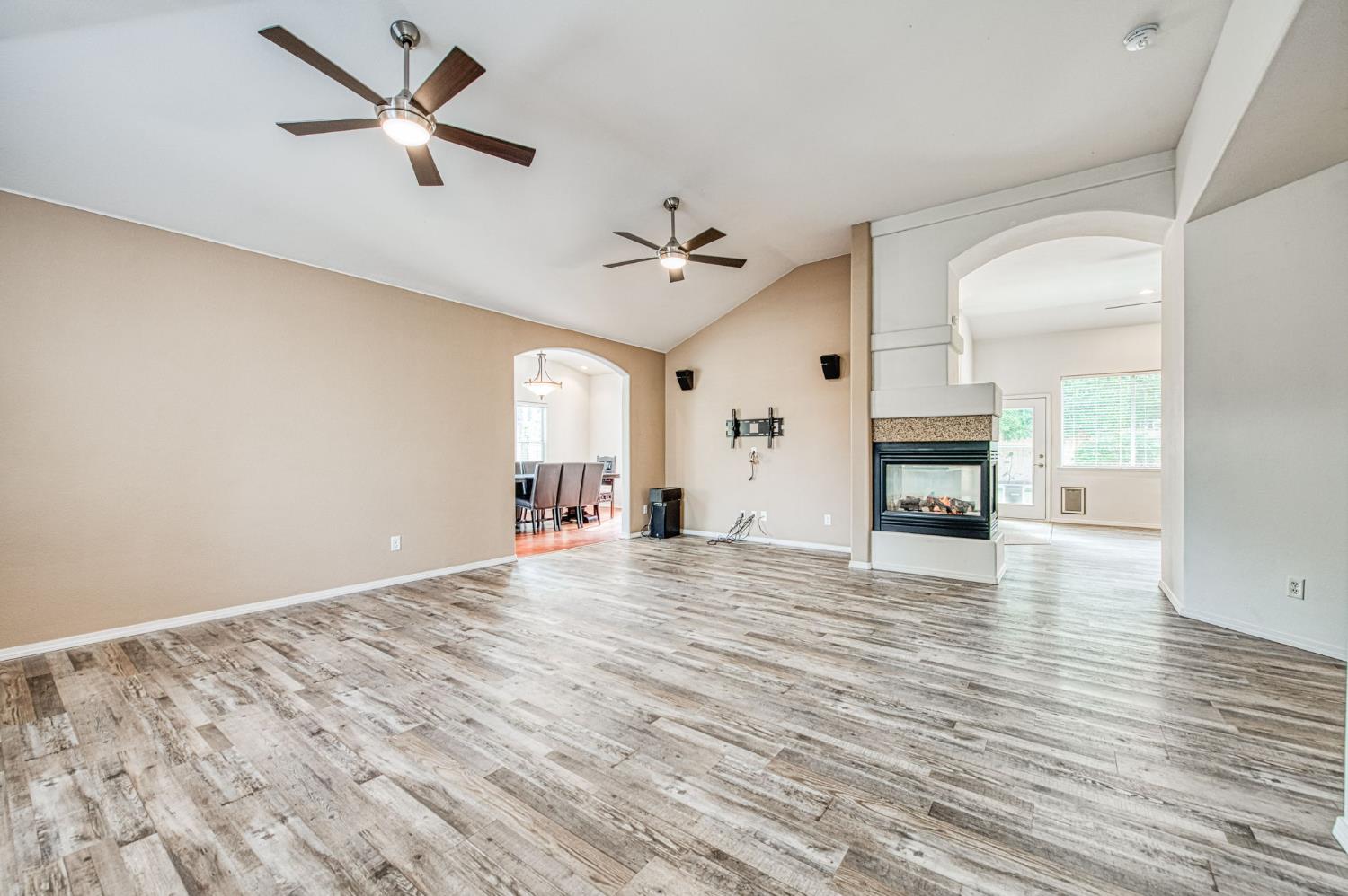 2480 Alamos Ave, Clovis, CA 93611