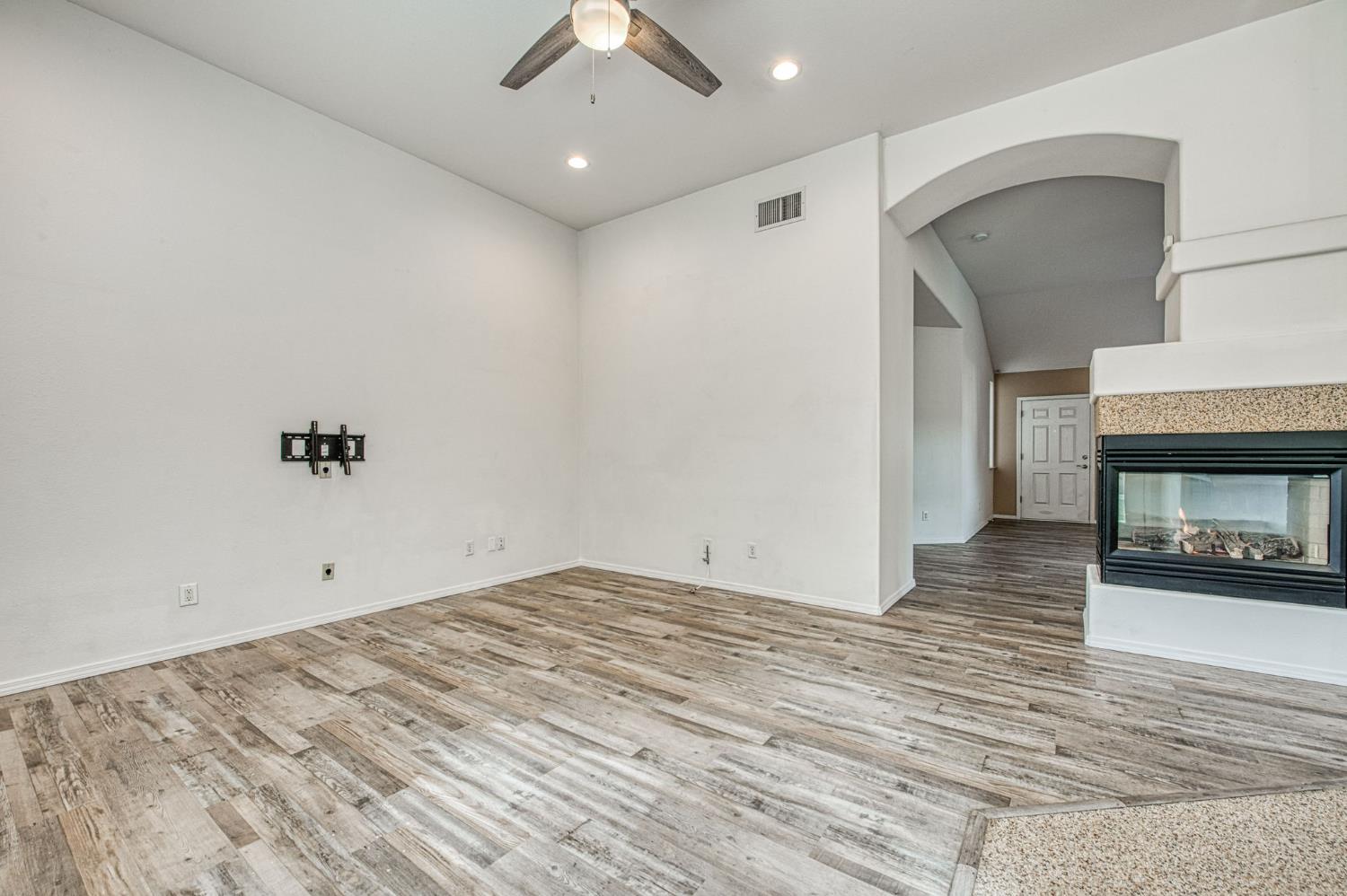 2480 Alamos Ave, Clovis, CA 93611