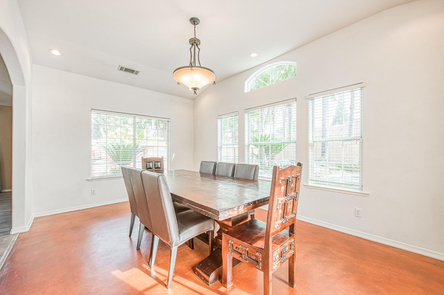 2480 Alamos Ave, Clovis, CA 93611