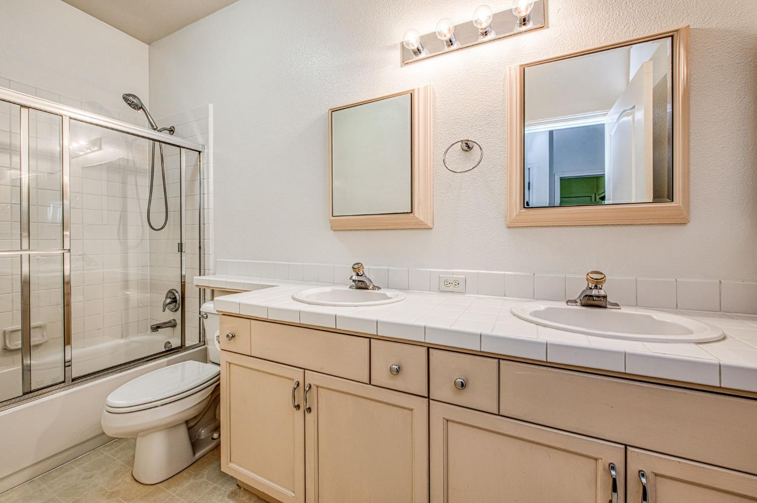 2480 Alamos Ave, Clovis, CA 93611