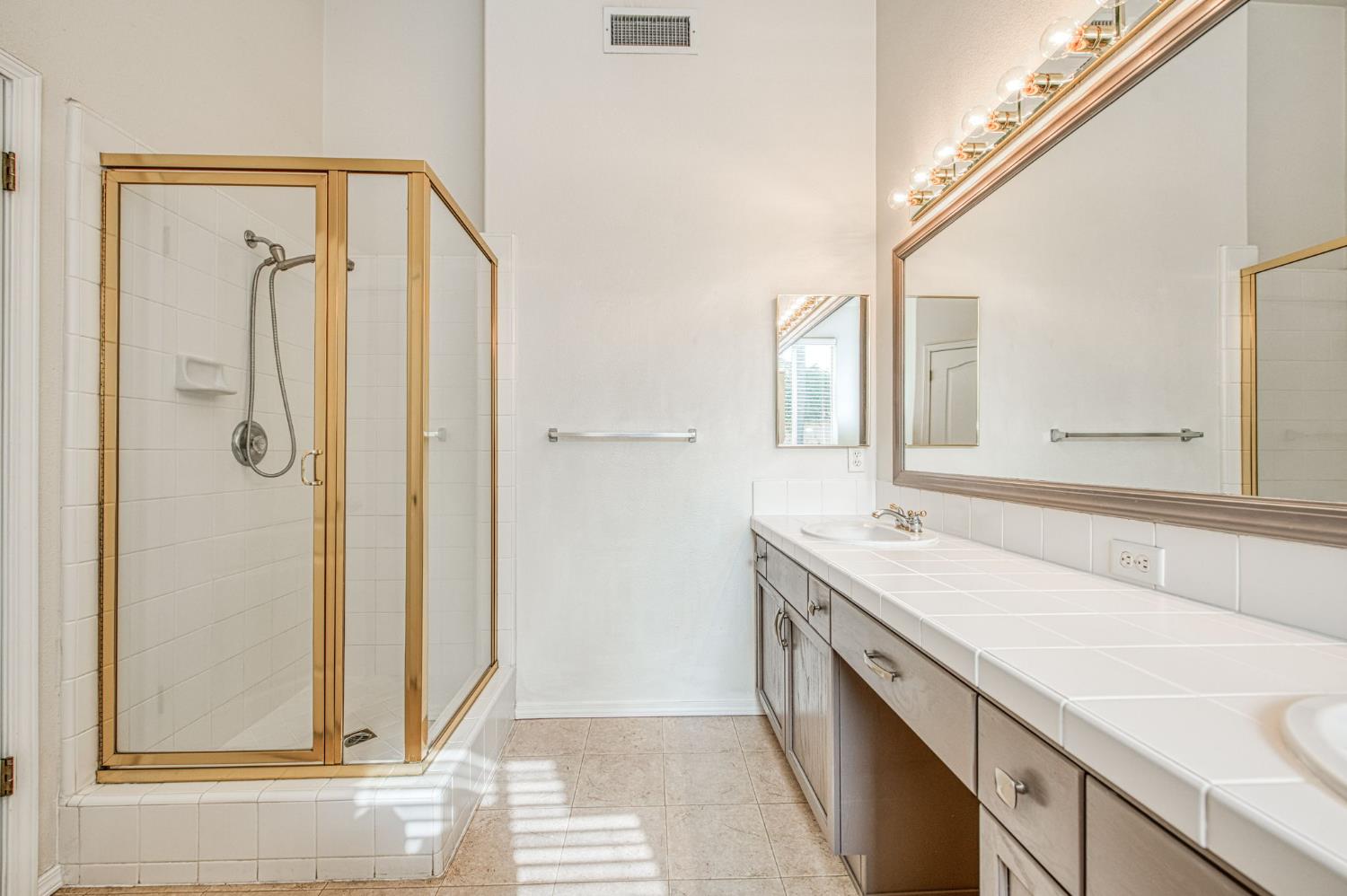 2480 Alamos Ave, Clovis, CA 93611