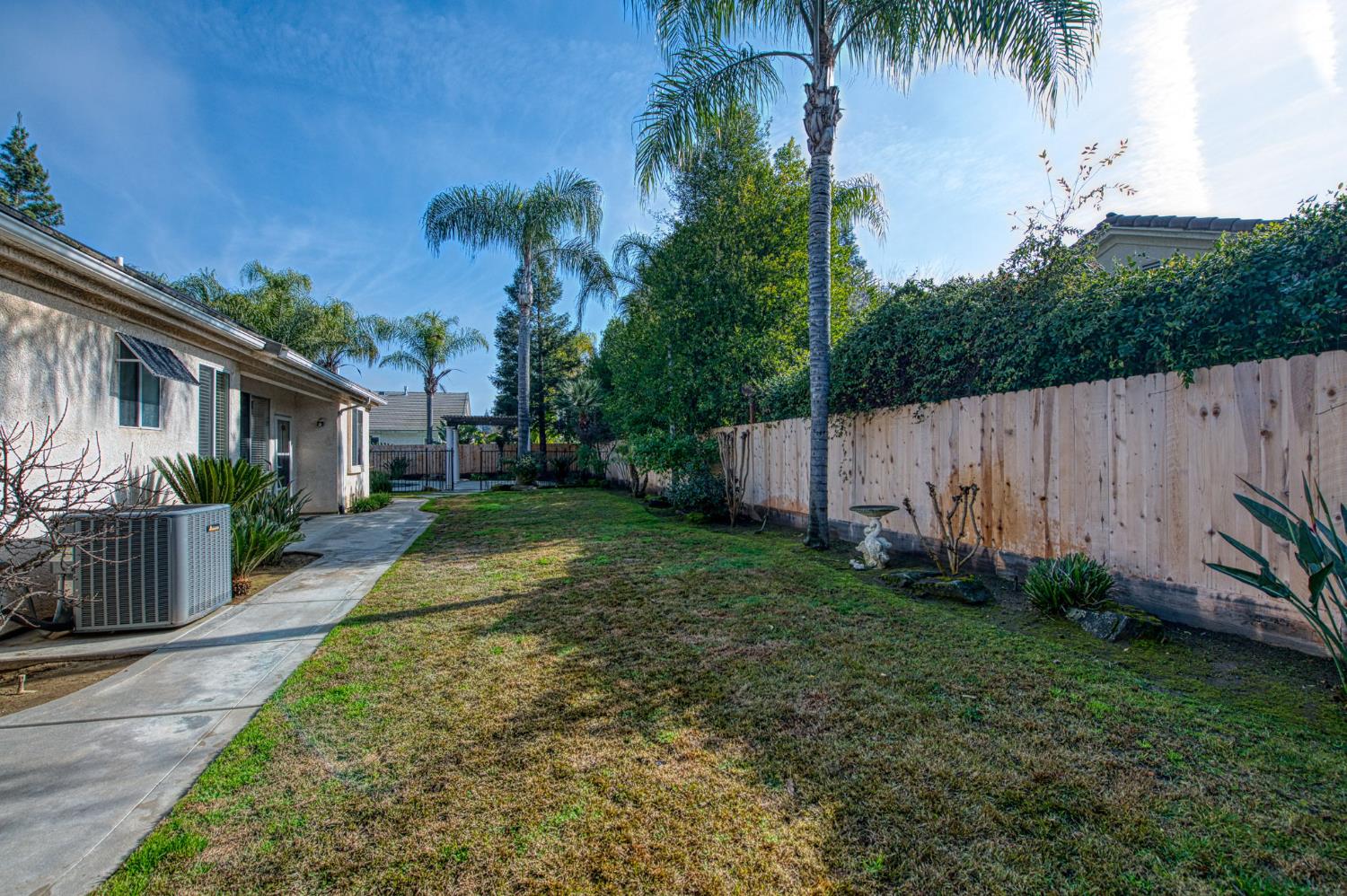 2480 Alamos Ave, Clovis, CA 93611