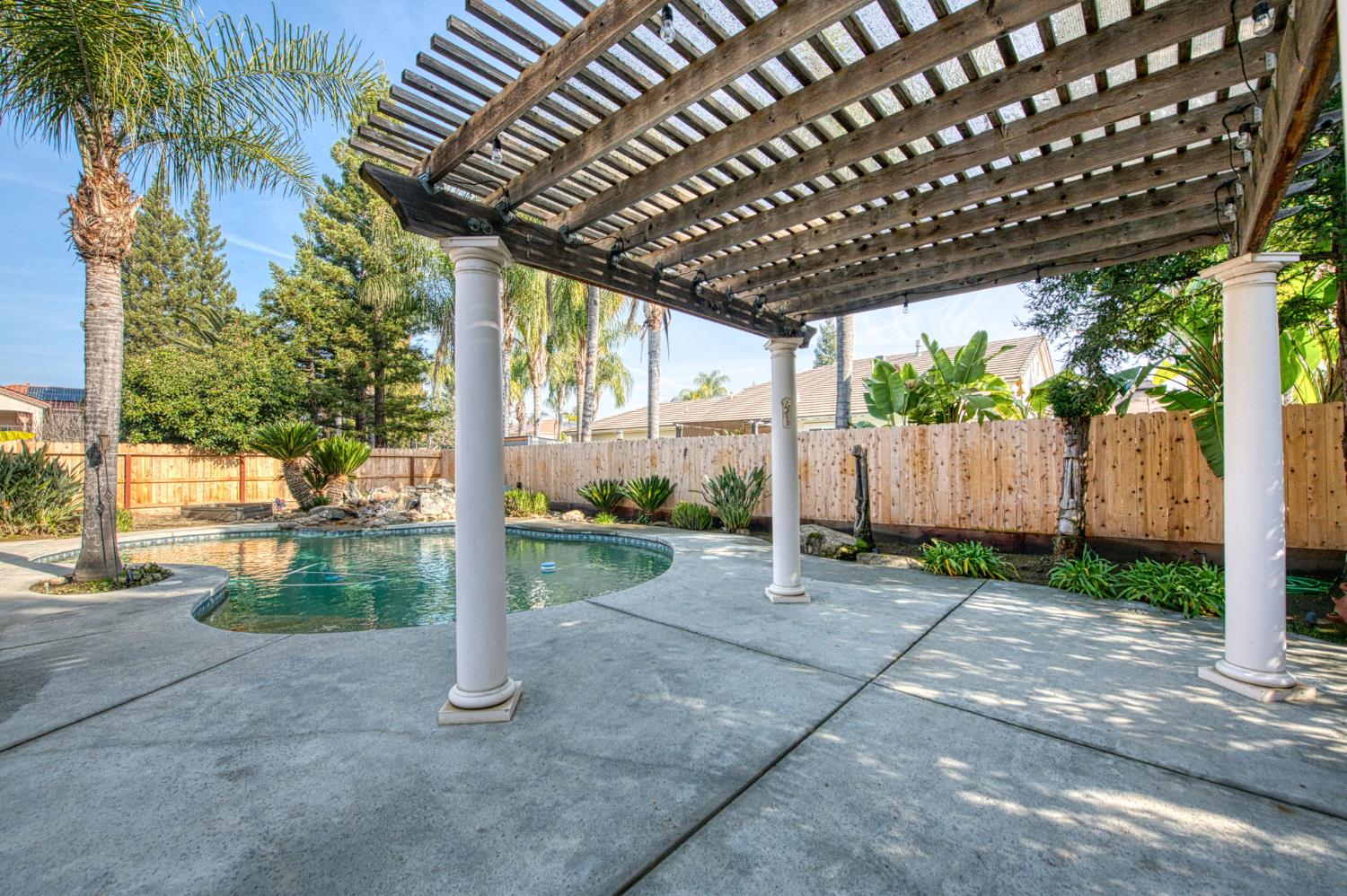 2480 Alamos Ave, Clovis, CA 93611