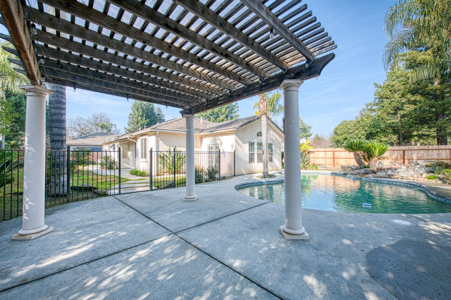 2480 Alamos Ave, Clovis, CA 93611