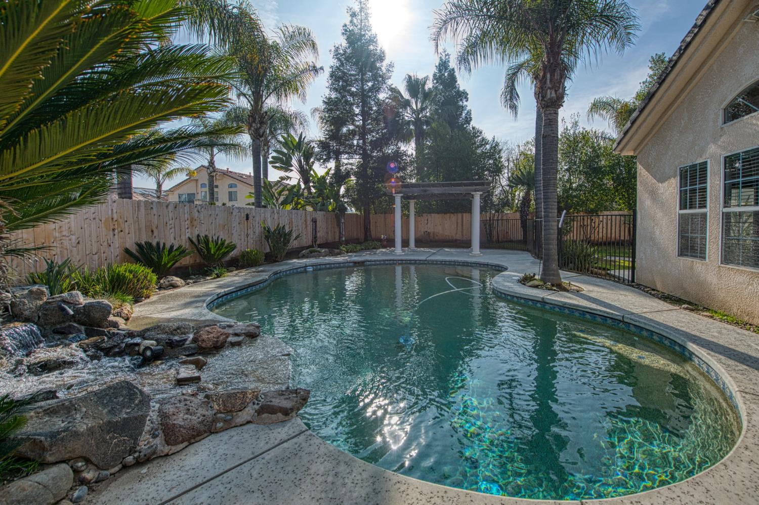 2480 Alamos Ave, Clovis, CA 93611